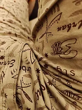 Snapshot of ishan2026 chatting on 12-19-25, 04:25 ishan2026 online show from 12-19-25, 04:25