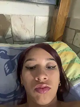 Snapshot of aurora_082 chatting on 12-21-25, 08:10 aurora 082 online show from 12-21-25, 08:10