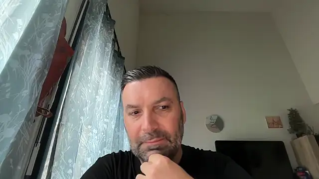 Snapshot of coolsmith81 chatting on 06-04-26, 06:52 coolsmith81 online show from 06-04-26, 06:52