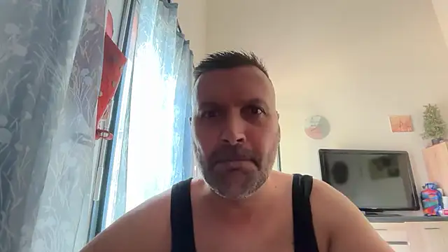 Snapshot of coolsmith81 chatting on 06-24-26, 03:44 coolsmith81 online show from 06-24-26, 03:44