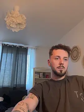 Snapshot of alexander_your_king chatting on 11-26-25, 01:34 alexander your king online show from 11-26-25, 01:34