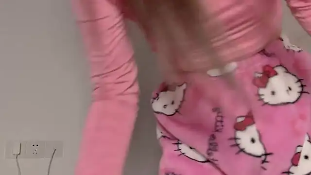 Snapshot of wanou33669 chatting on 01-05-26, 05:27 wanou33669 online show from 01-05-26, 05:27