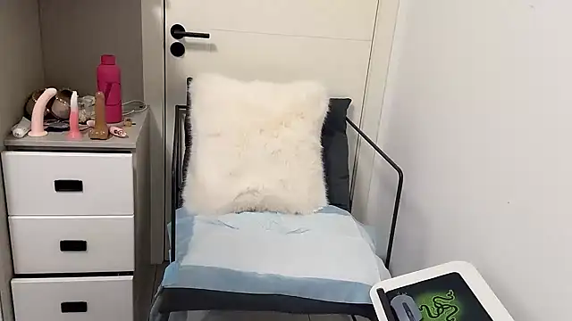 Snapshot of wanou33669 chatting on 02-07-26, 08:18 wanou33669 online show from 02-07-26, 08:18