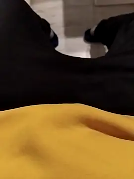 Snapshot of erdestruttor18 chatting on 11-26-25, 03:57 erdestruttor18 online show from 11-26-25, 03:57