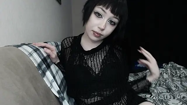 Snapshot of Lucyy666 chatting on 12-18-25, 01:17 Lucyy666 online show from 12-18-25, 01:17