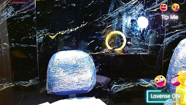 Snapshot of Ema_hot_01 chatting on 02-11-26, 08:36 Ema hot 01 online show from 02-11-26, 08:36