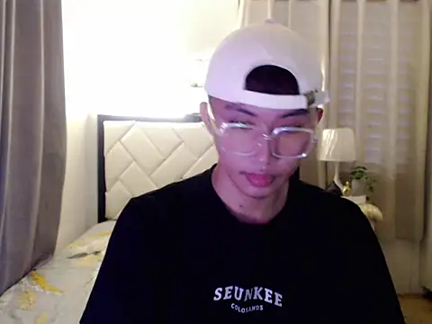 asiantwink0000 online show from 02-08-26, 09:23