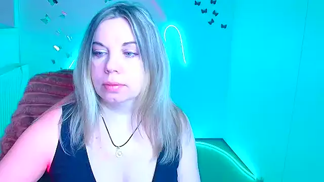 Snapshot of Amanda_Swannn chatting on 03-22-26, 06:39 Amanda Swannn online show from 03-22-26, 06:39