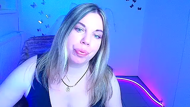 Snapshot of Amanda_Swannn chatting on 03-25-26, 06:52 Amanda Swannn online show from 03-25-26, 06:52