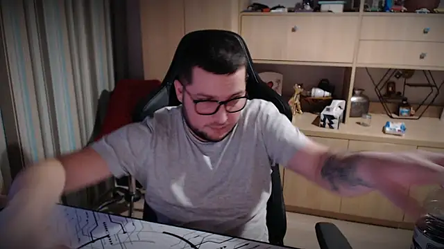 kevinnlovelly online show from 12-22-25, 04:48