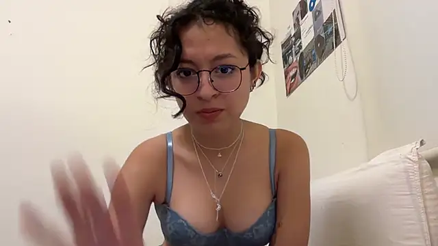 Snapshot of Alicatcua_ chatting on 03-06-26, 03:03 Alicatcua online show from 03-06-26, 03:03