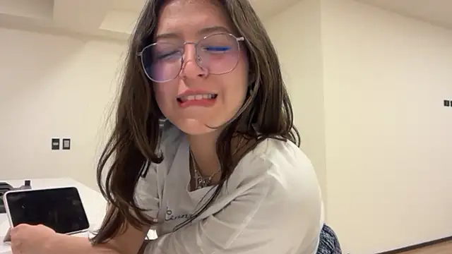 Alicatcua  online show from 06-23-26, 01:58
