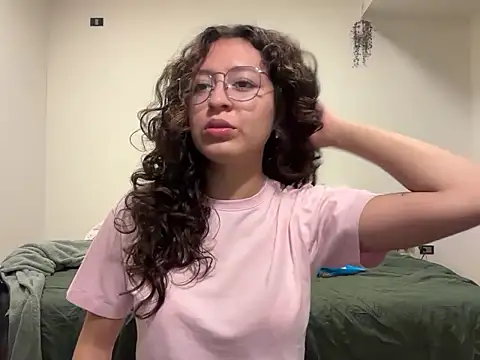 Alicatcua  online show from 06-24-26, 02:32