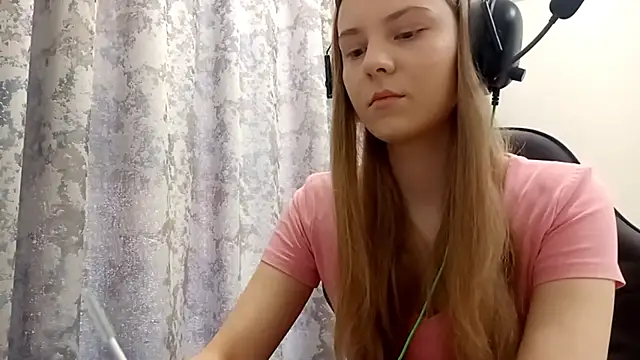 CrackShirker online show from 12-17-25, 06:19