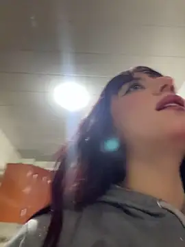 Mia fiire online show from 05-14-26, 03:57