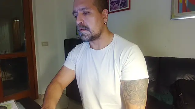 Snapshot of AMIRDIB2025 chatting on 12-20-25, 03:30 AMIRDIB2025 online show from 12-20-25, 03:30