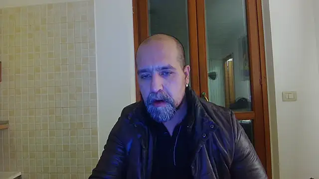 Snapshot of AMIRDIB2025 chatting on 01-14-26, 06:02 AMIRDIB2025 online show from 01-14-26, 06:02