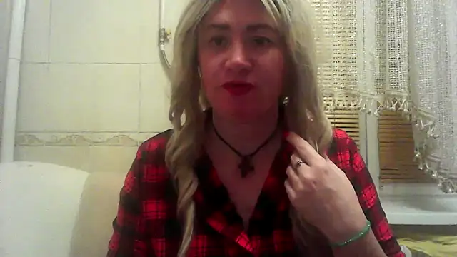 Snapshot of ClaireShannon chatting on 12-19-25, 05:42 ClaireShannon online show from 12-19-25, 05:42