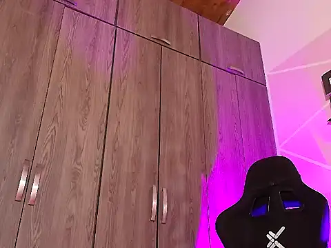 Doll Dollys  online show from 12-14-25, 03:34