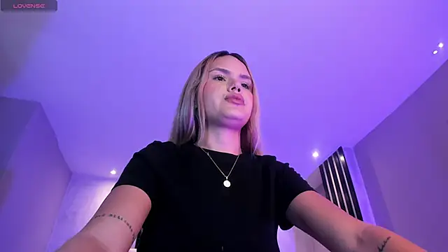 Snapshot of RossiRivers chatting on 03-11-26, 12:11 RossiRivers online show from 03-11-26, 12:11