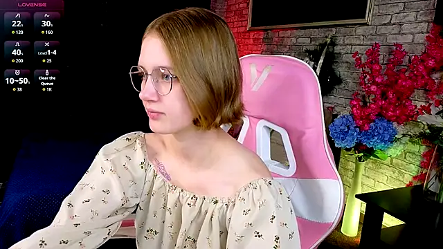 Mia Mooore online show from 12-22-25, 02:03