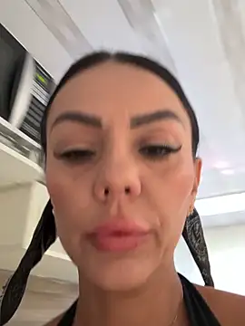 SofhiaTaylor online show from 12-14-25, 02:55