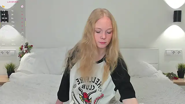 GhisllaineWestler online show from 12-16-25, 04:17