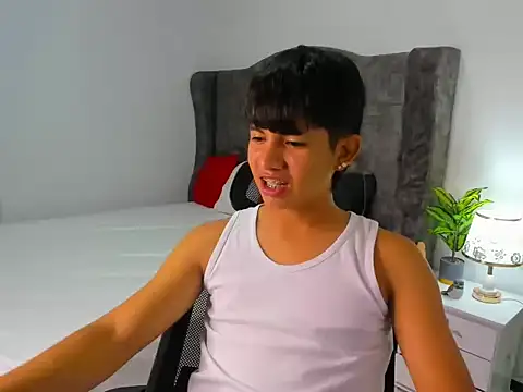 Mikke18 online show from 01-13-26, 02:06