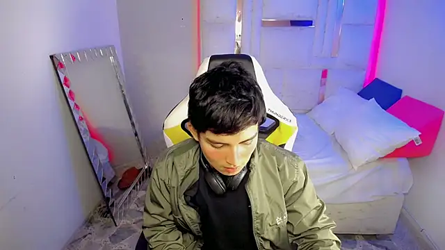 Green XoX online show from 01-10-26, 01:57