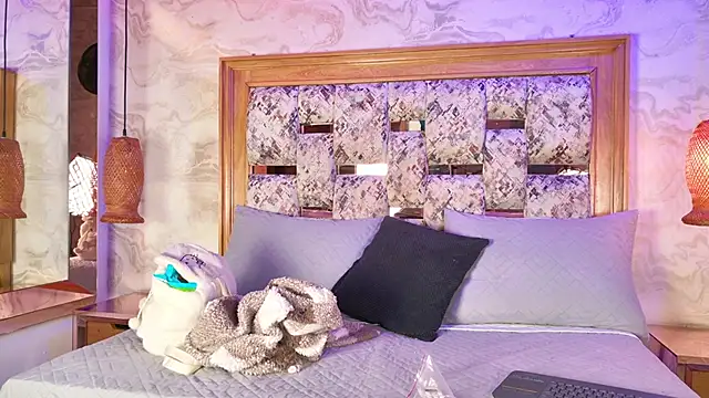 Snapshot of emily_dempsey chatting on 03-25-26, 07:31 emily dempsey online show from 03-25-26, 07:31