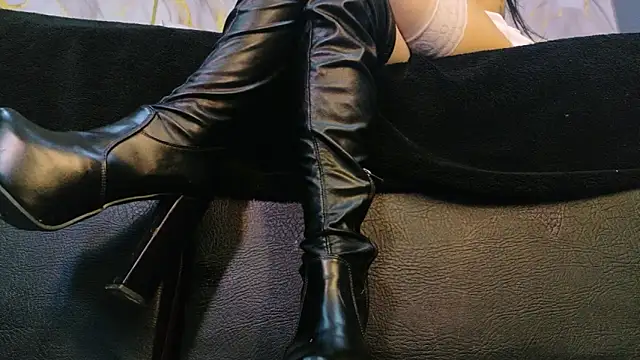 MilaDeRoux online show from 03-12-26, 02:18