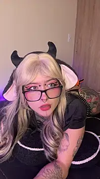 Snapshot of AryRousse chatting on 12-17-25, 02:17 AryRousse online show from 12-17-25, 02:17