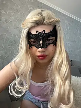 Snapshot of s4rah chatting on 03-18-26, 11:13 s4rah online show from 03-18-26, 11:13