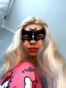 Snapshot of s4rah chatting on 03-25-26, 08:53 s4rah online show from 03-25-26, 08:53