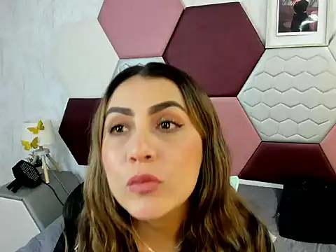 AriaRous online show from 05-05-26, 03:42
