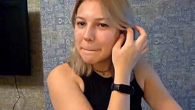 Snapshot of ShinyJules chatting on 11-29-25, 02:53 ShinyJules online show from 11-29-25, 02:53