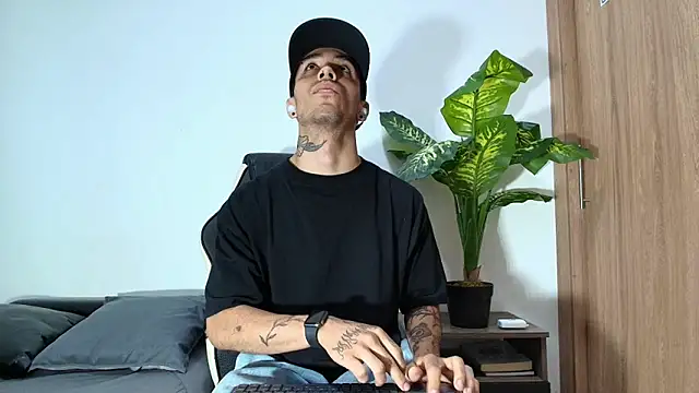 Snapshot of liorvante chatting on 06-20-26, 01:41 liorvante online show from 06-20-26, 01:41