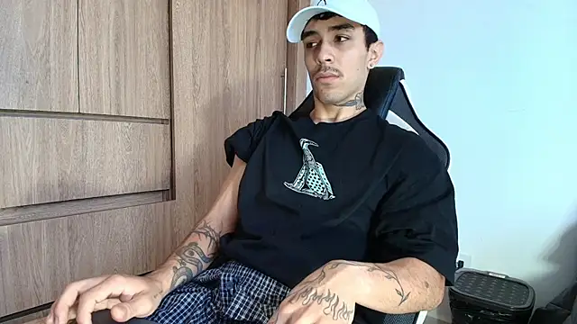 Snapshot of liorvante chatting on 07-07-26, 02:43 liorvante online show from 07-07-26, 02:43