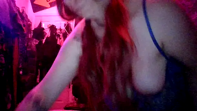 Snapshot of spunfoxxx chatting on 12-18-25, 07:42 spunfoxxx online show from 12-18-25, 07:42