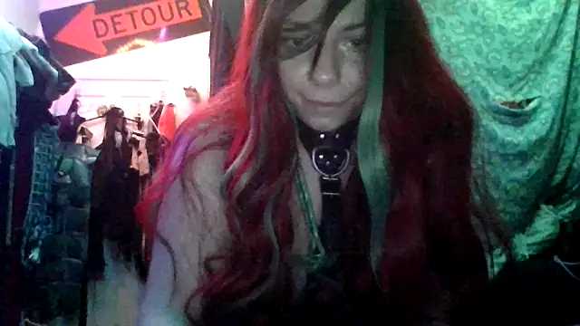 Snapshot of spunfoxxx chatting on 12-19-25, 10:28 spunfoxxx online show from 12-19-25, 10:28