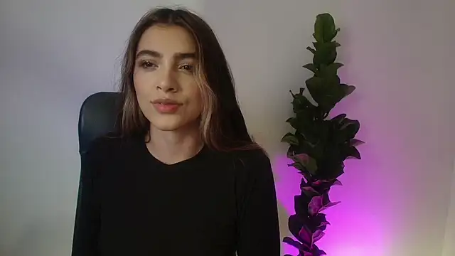 Snapshot of Julieta-8 chatting on 12-05-25, 12:52 Julieta-8 online show from 12-05-25, 12:52