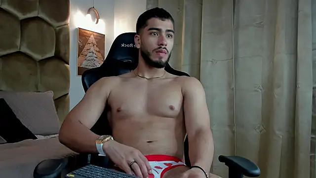 Franco banderas online show from 02-14-26, 02:03