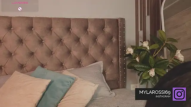 Snapshot of Mylarossi chatting on 06-19-26, 04:55 Mylarossi online show from 06-19-26, 04:55