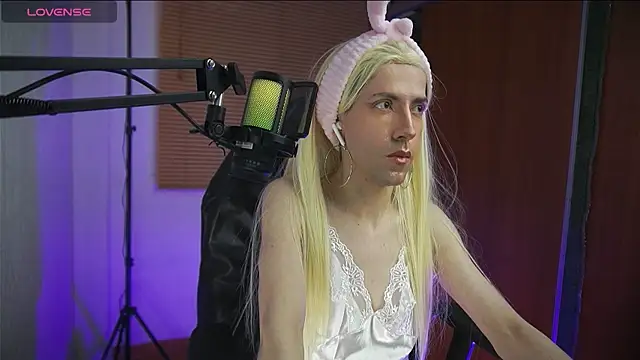 Asami y online show from 04-16-26, 09:15