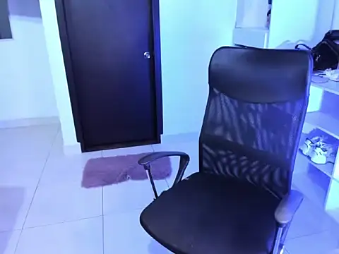 cristina697 online show from 12-18-25, 12:49