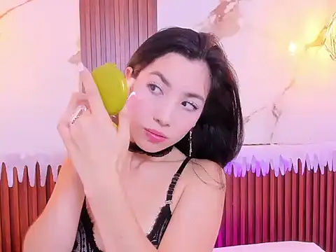 Snapshot of MiaLovely1 chatting on 12-19-25, 07:32 MiaLovely1 online show from 12-19-25, 07:32