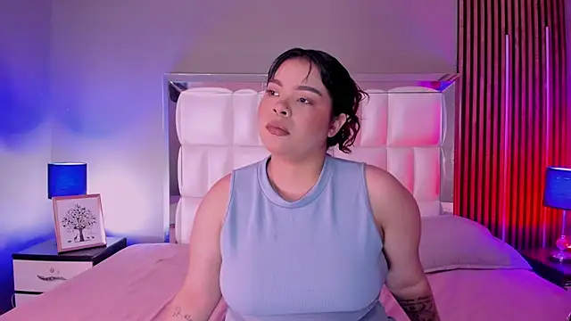 Snapshot of xCharlotte_20 chatting on 02-18-26, 08:05 xCharlotte 20 online show from 02-18-26, 08:05