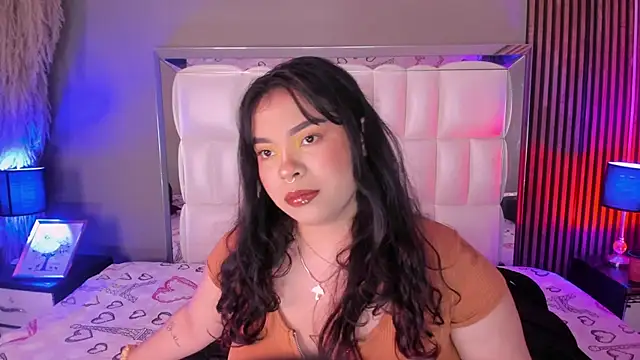 Snapshot of xCharlotte_20 chatting on 03-17-26, 08:34 xCharlotte 20 online show from 03-17-26, 08:34