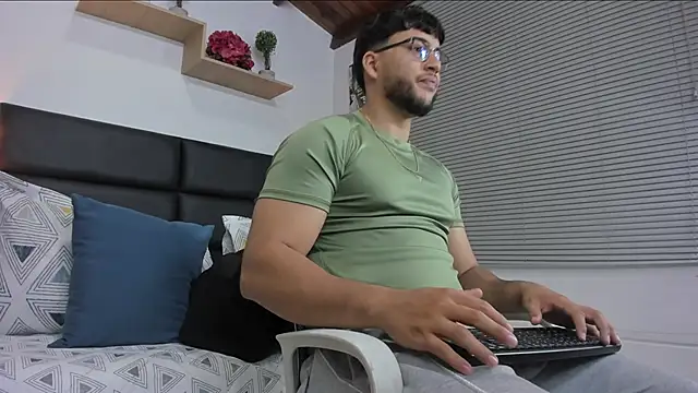 mike foxxx  online show from 02-07-26, 03:32