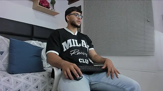 mike foxxx  online show from 02-08-26, 01:25